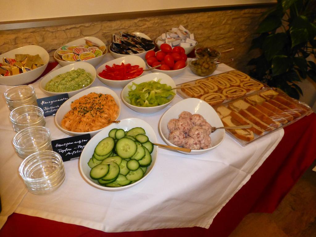 Restaurant - Cafe - Pension Hassler بيرغ ام دراوتال المظهر الخارجي الصورة